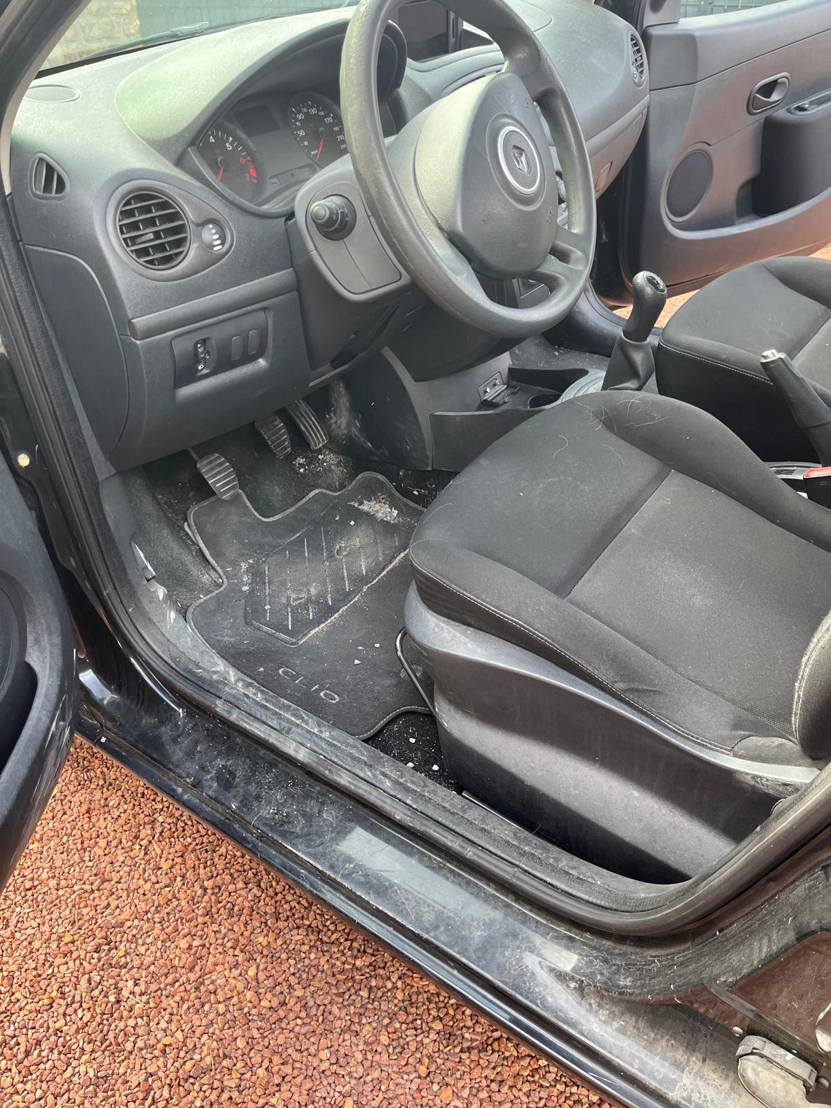 Poste de conduite Clio avant nettoyage
